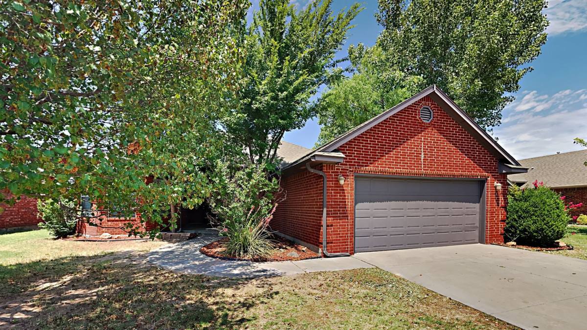 House for rent at 16409 Stoneview Dr, Oklahoma City, OK 73170