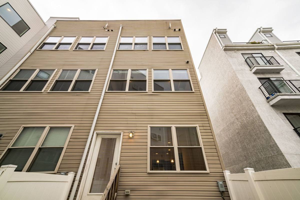 Apartment for rent at 1612 Ogden St, Philadelphia, PA 19130