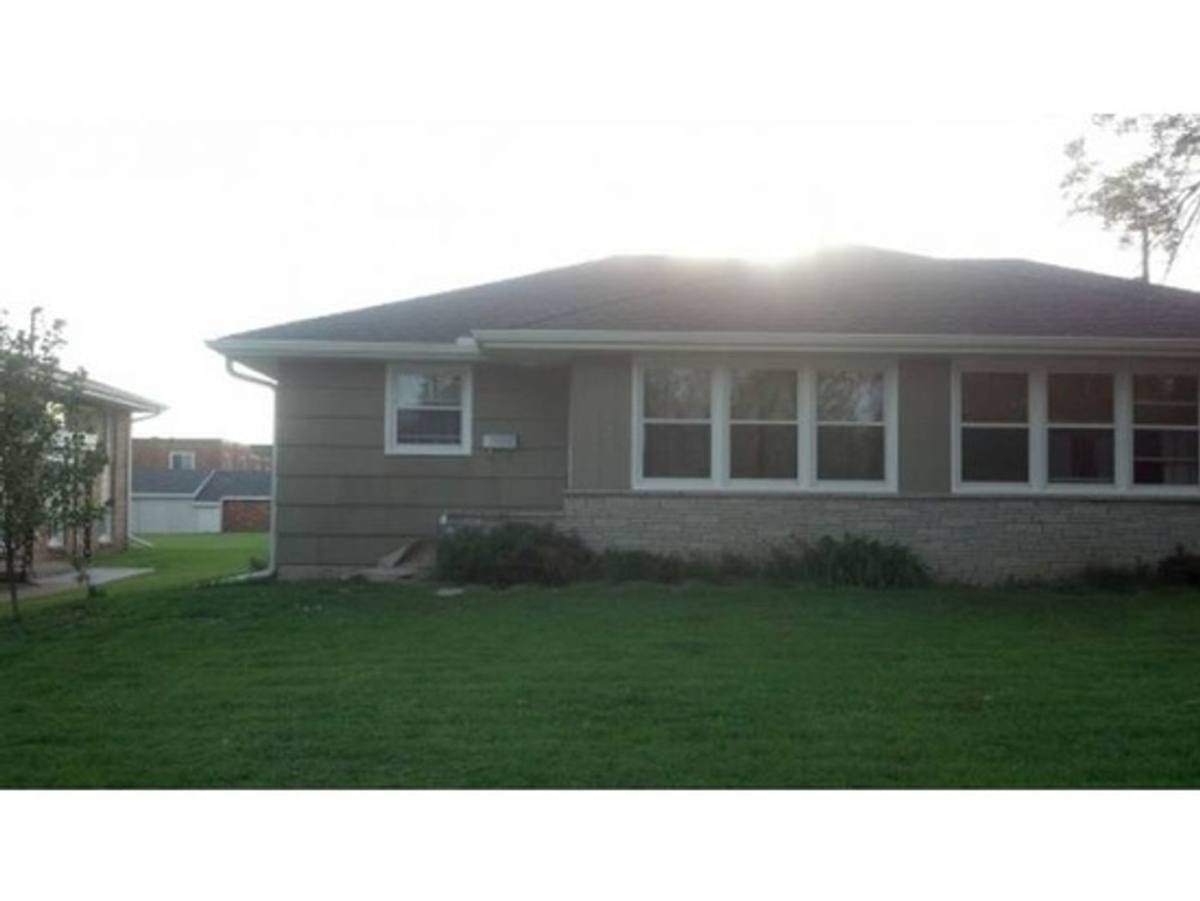 Townhouse for rent at 704 Robinwood Lane, Hopkins, MN 55305