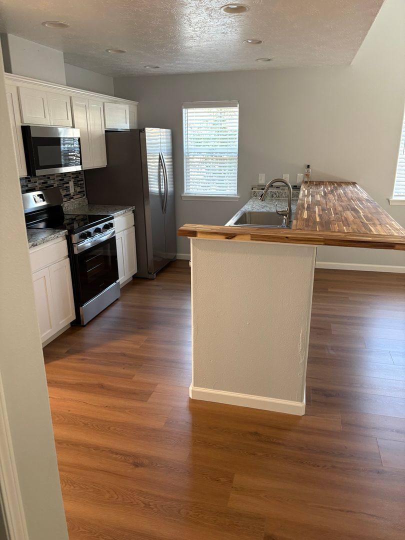 House for rent at 19040 Wallingford Ave, Sandy, OR 97055