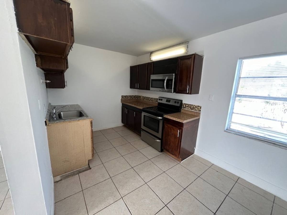 Apartment for rent at 806 9th St, West Palm Beach, FL 33403