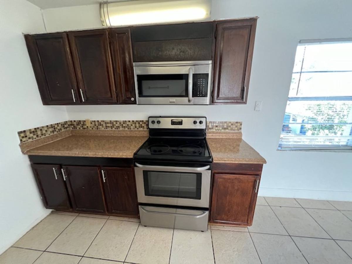Apartment for rent at 806 9th St, West Palm Beach, FL 33403