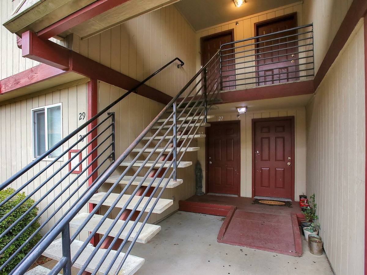 Apartment for rent at 19201 - 19213 SE Yamhill St, Portland, OR 97233