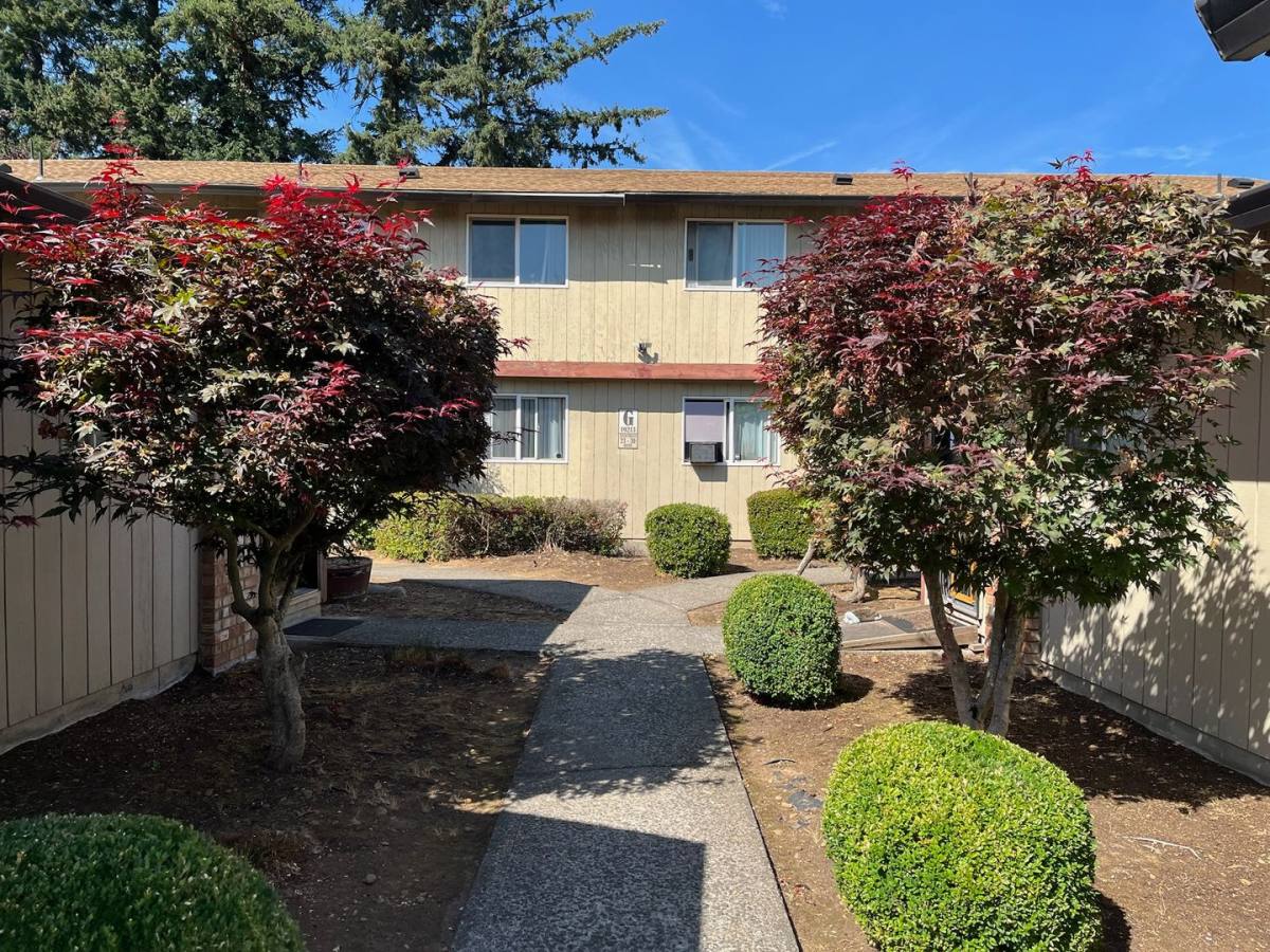 Apartment for rent at 19201 - 19213 SE Yamhill St, Portland, OR 97233