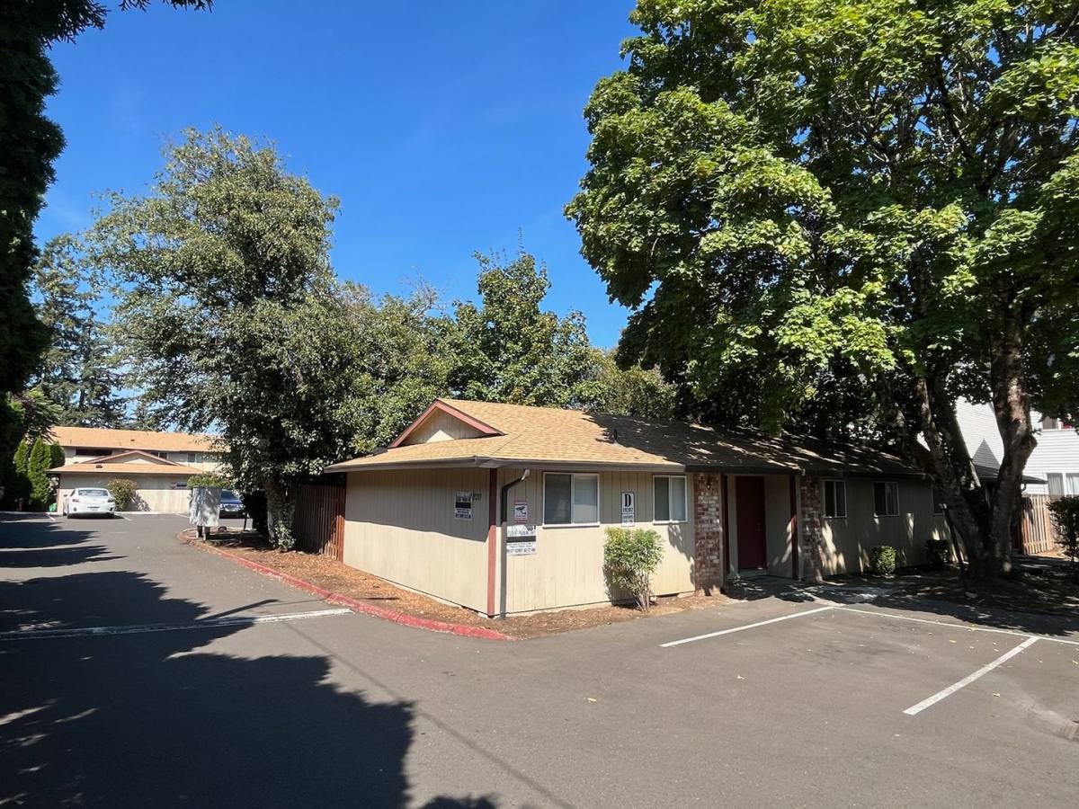Apartment for rent at 19201 - 19213 SE Yamhill St, Portland, OR 97233