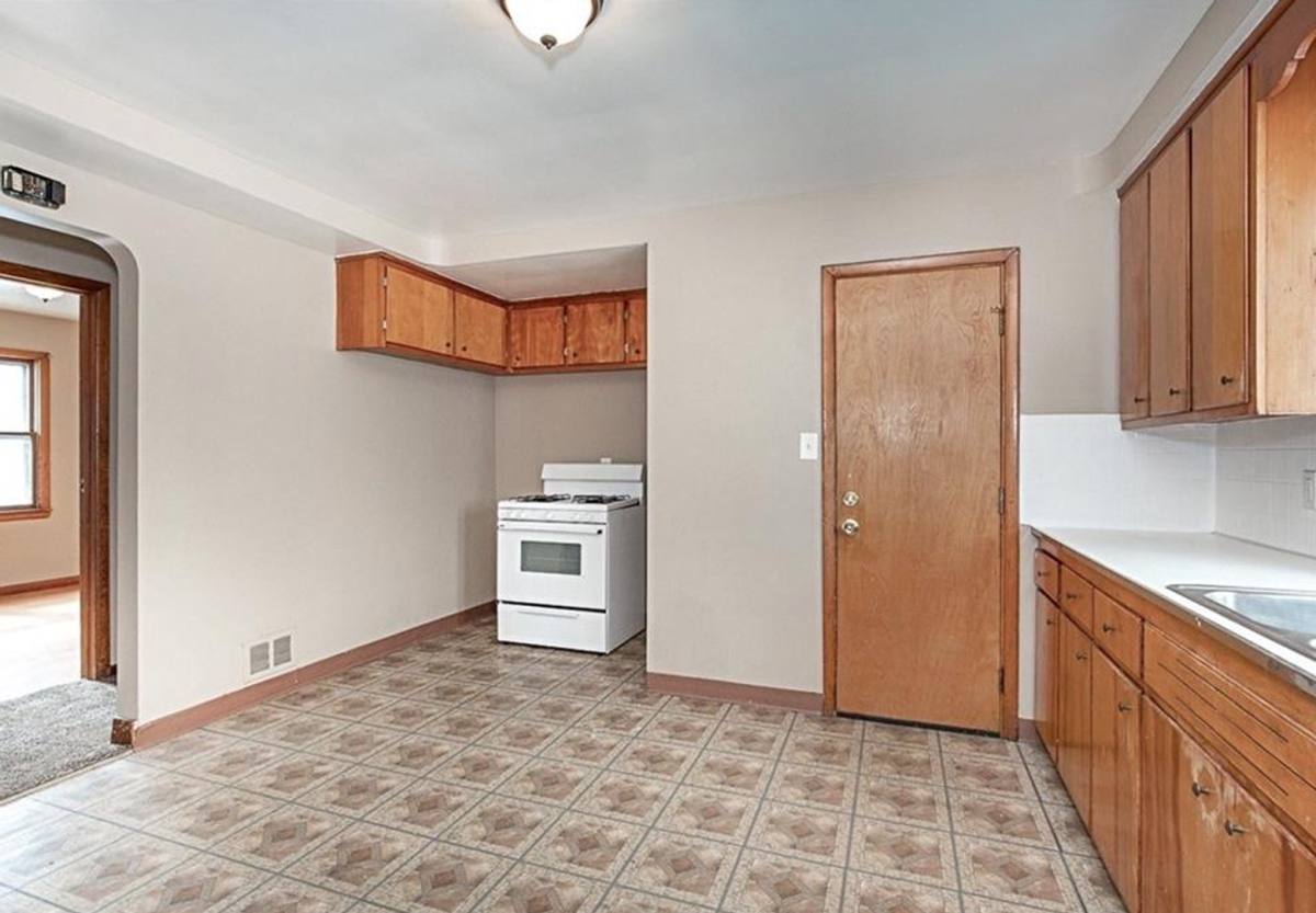 Apartment for rent at 4633 Warner Rd, Cleveland, OH 44125