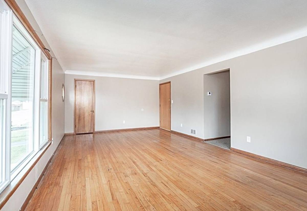 Apartment for rent at 4633 Warner Rd, Cleveland, OH 44125