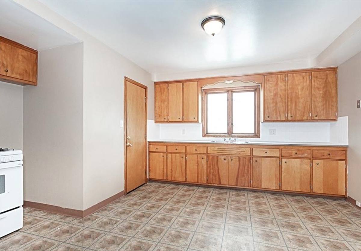 Apartment for rent at 4633 Warner Rd, Cleveland, OH 44125