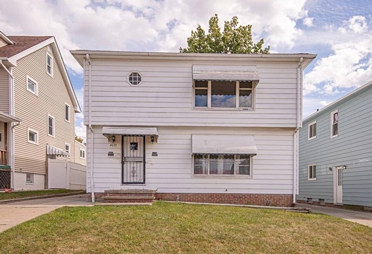 Apartment for rent at 4633 Warner Rd, Cleveland, OH 44125