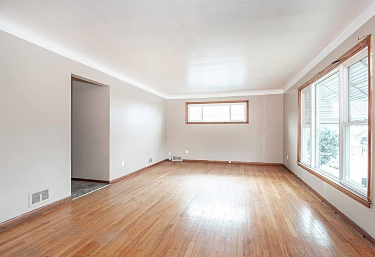 Apartment for rent at 4633 Warner Rd, Cleveland, OH 44125