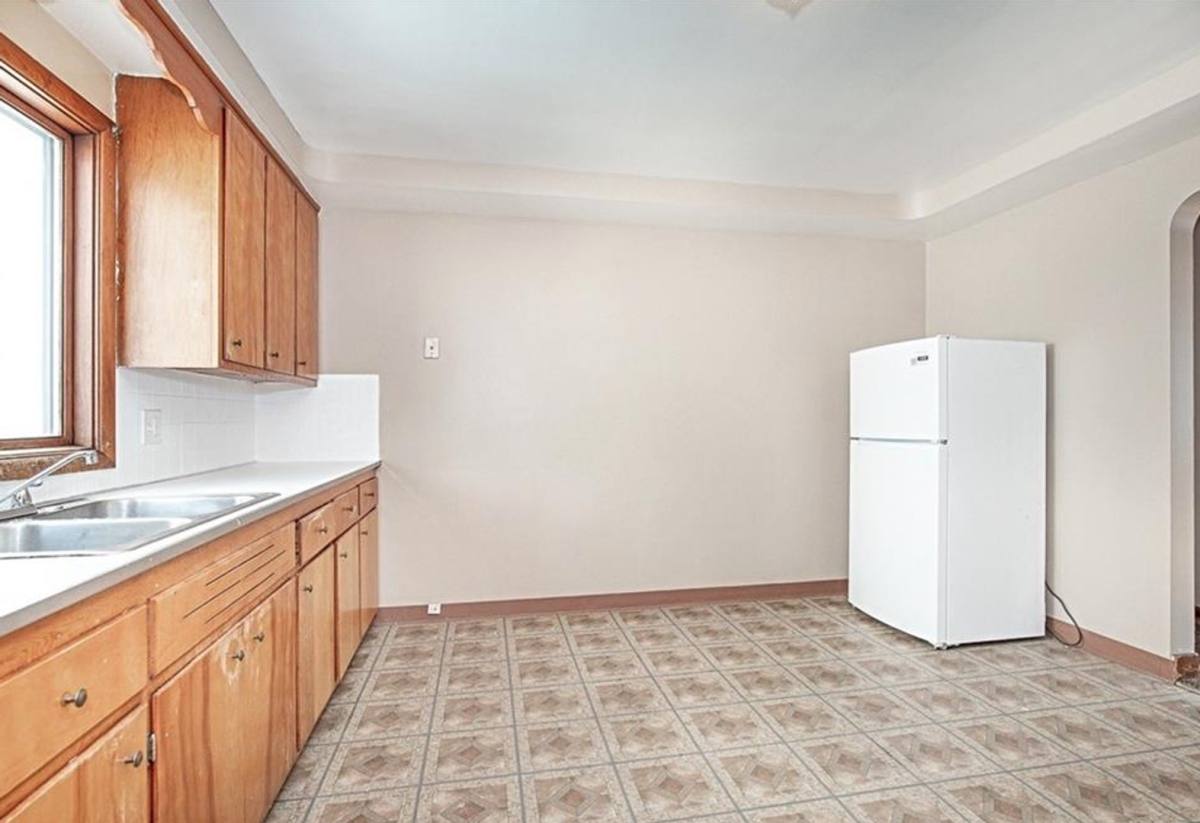 Apartment for rent at 4633 Warner Rd, Cleveland, OH 44125