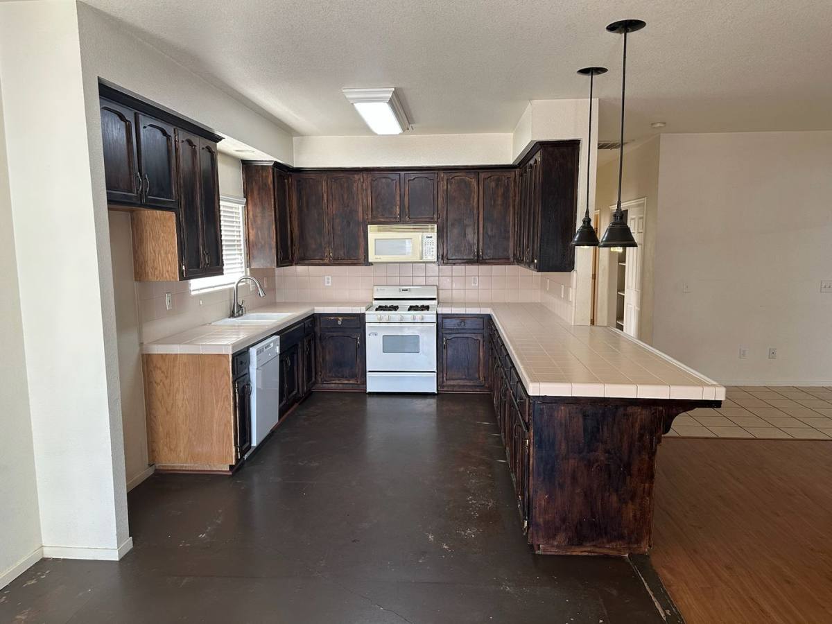 1339 Vine St, Exeter, CA 93221 - House for Rent - Image 2