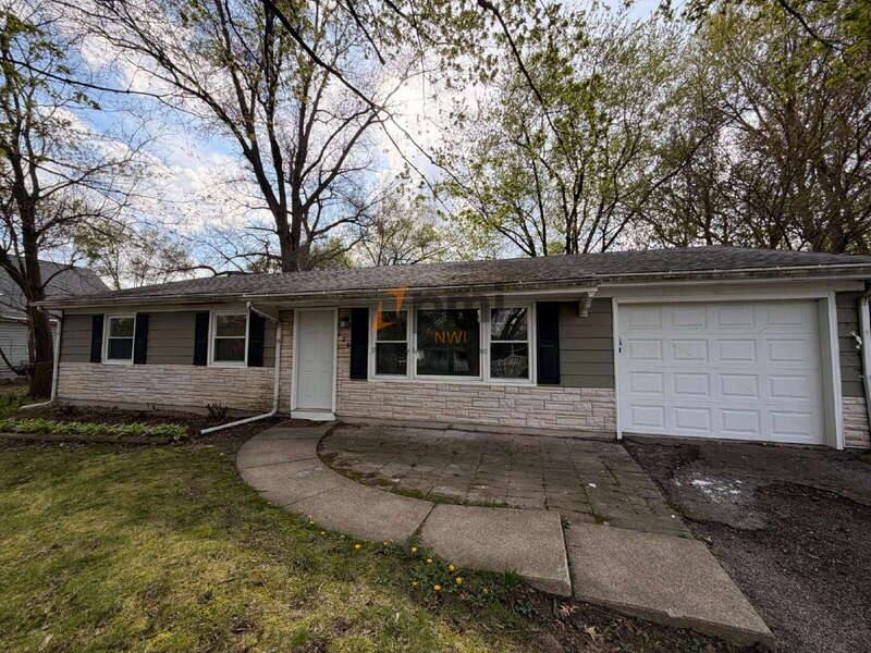 House for rent at 774 Fox River Rd, Valparaiso, IN 46385