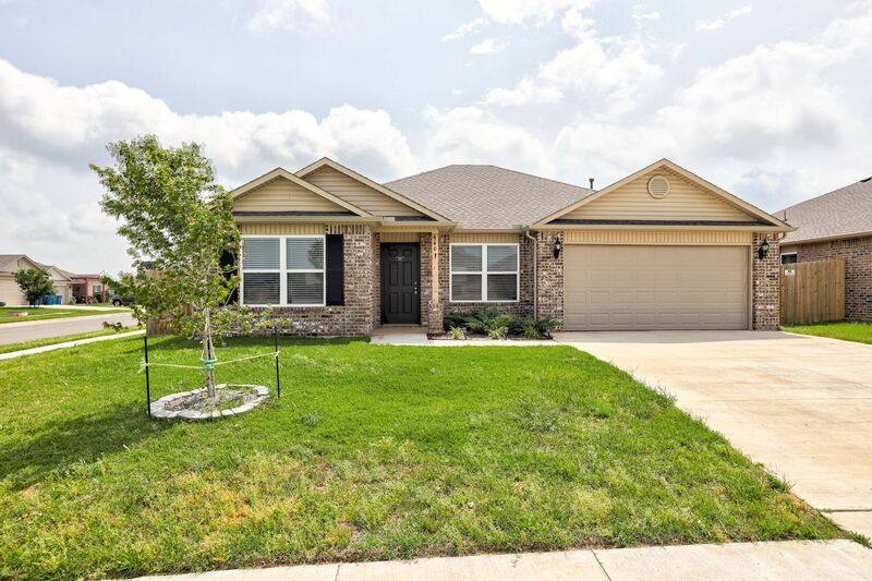 House for rent at 440 Fox Den Dr, Newcastle, OK 73065
