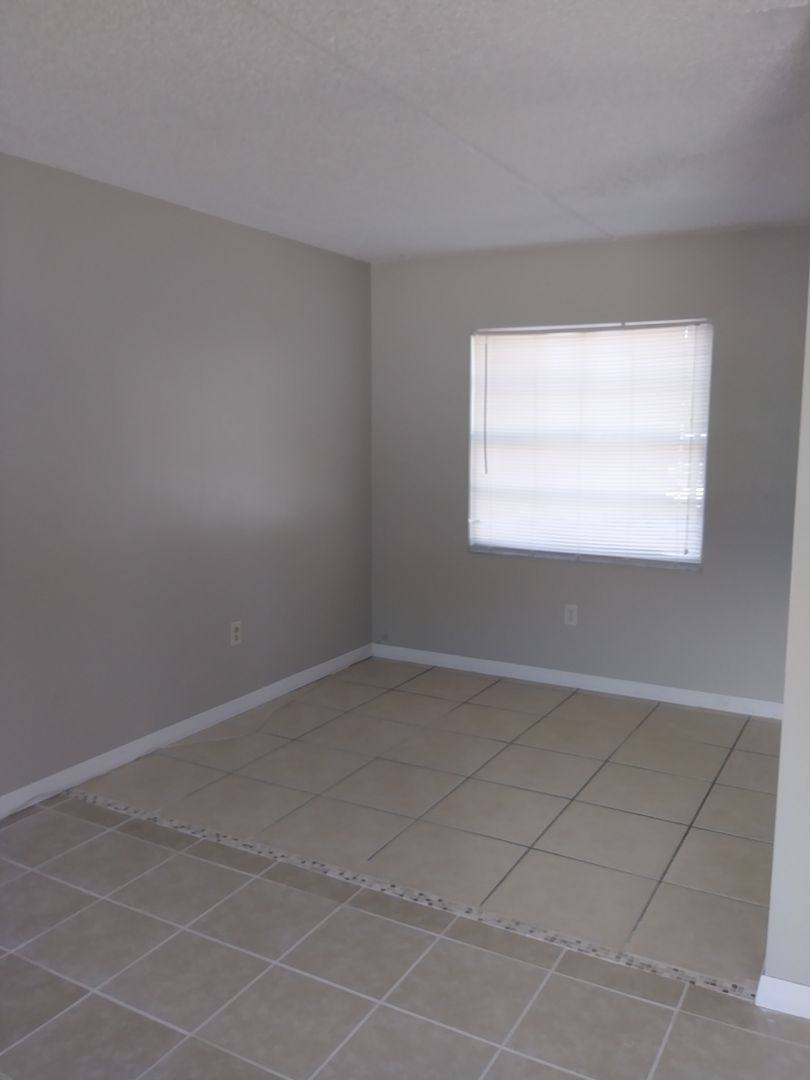 Apartment for rent at 300 N Dewey St #5, Eustis, FL 32726