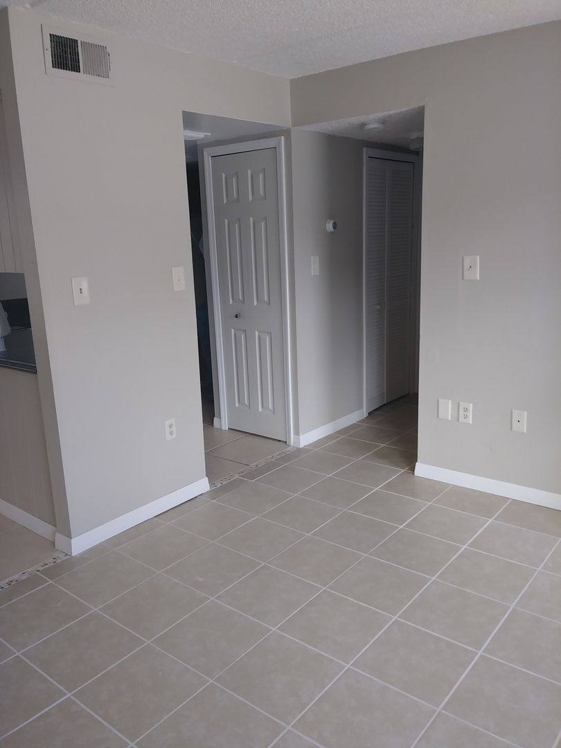 Apartment for rent at 300 N Dewey St #5, Eustis, FL 32726