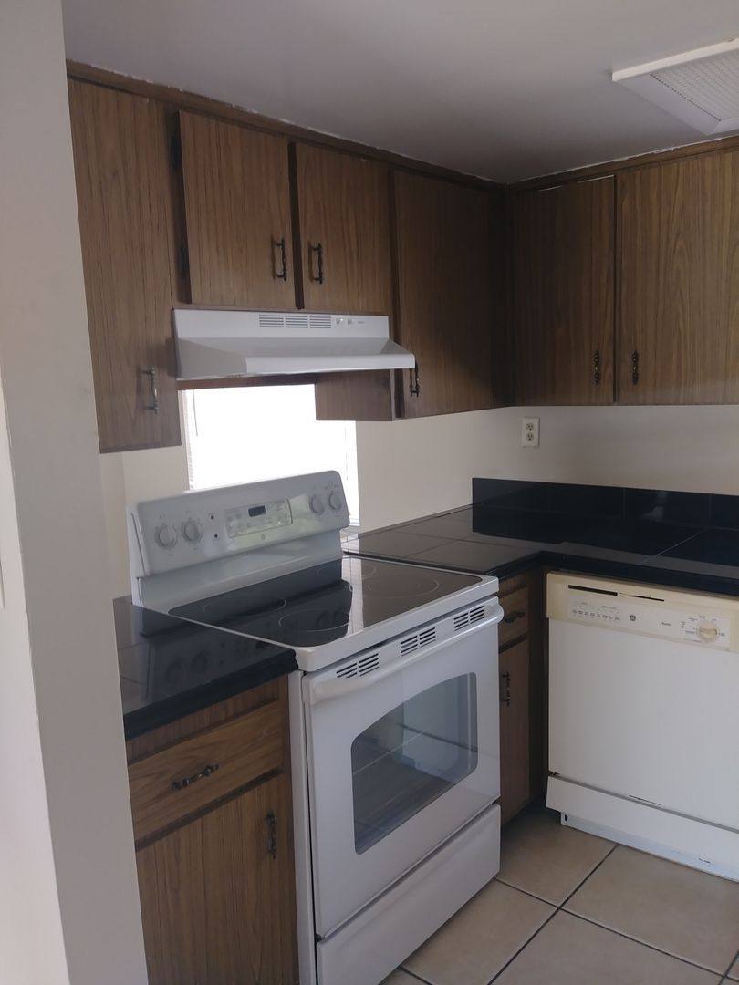 Apartment for rent at 300 N Dewey St #5, Eustis, FL 32726