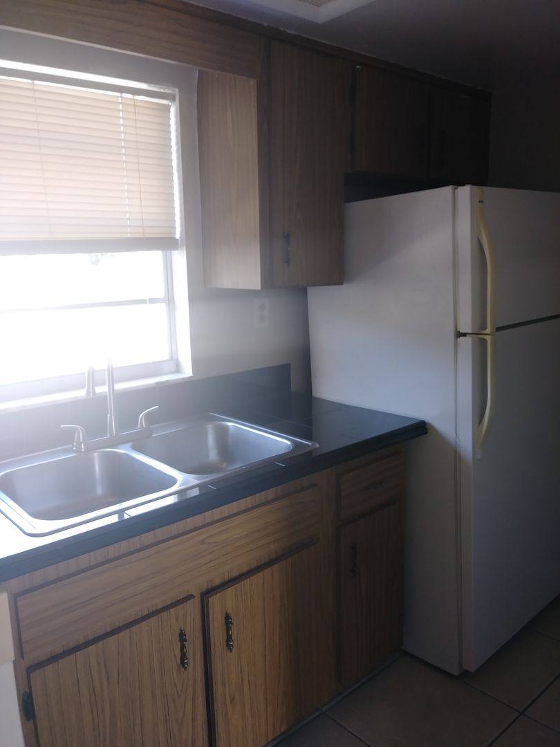 Apartment for rent at 300 N Dewey St #5, Eustis, FL 32726