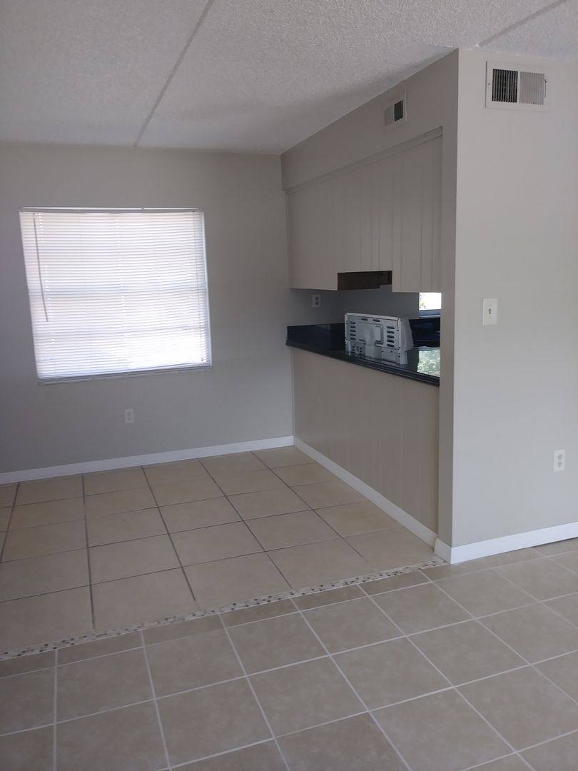 Apartment for rent at 300 N Dewey St #5, Eustis, FL 32726