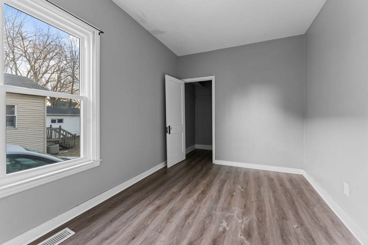 Apartment for rent at 212 W 8th Ave, Oshkosh, WI 54902