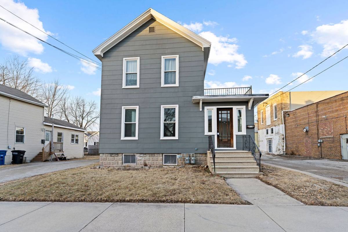 Apartment for rent at 212 W 8th Ave, Oshkosh, WI 54902