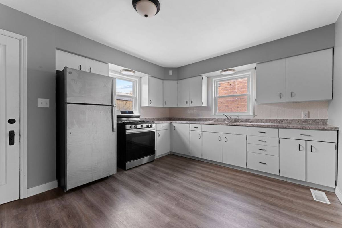 Apartment for rent at 212 W 8th Ave, Oshkosh, WI 54902