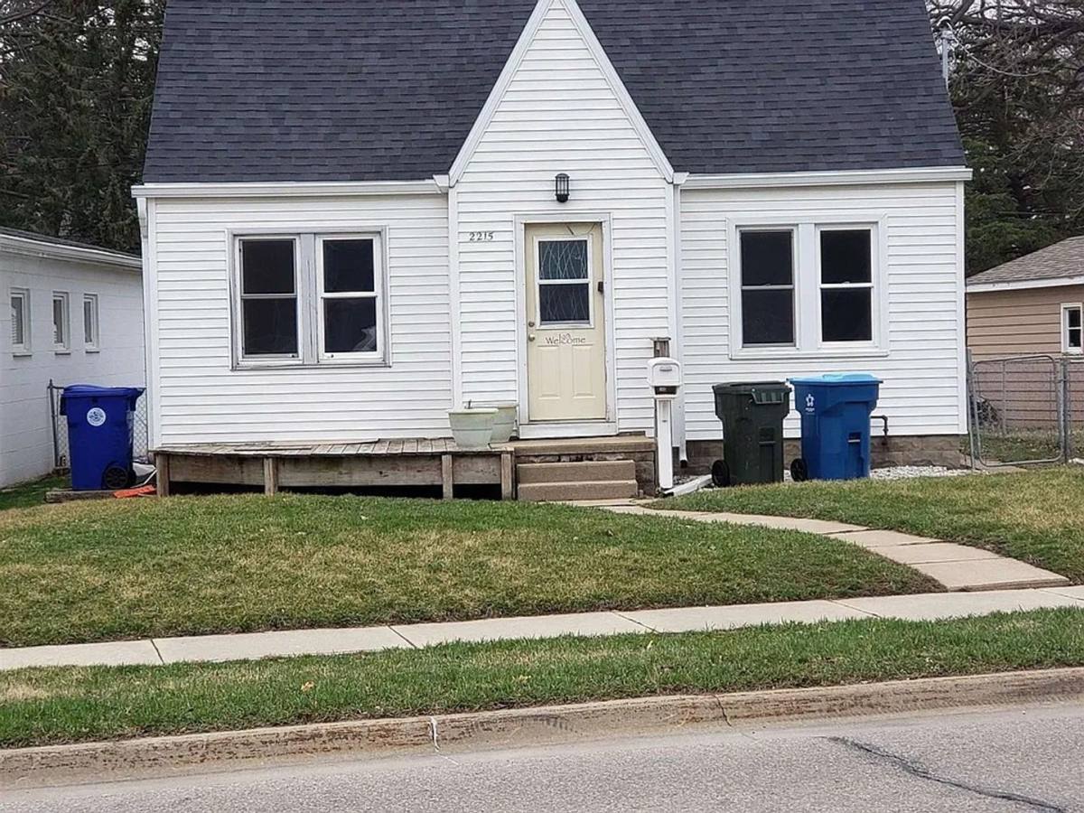 House for rent at 2215 Falls Ave, Waterloo, IA 50701