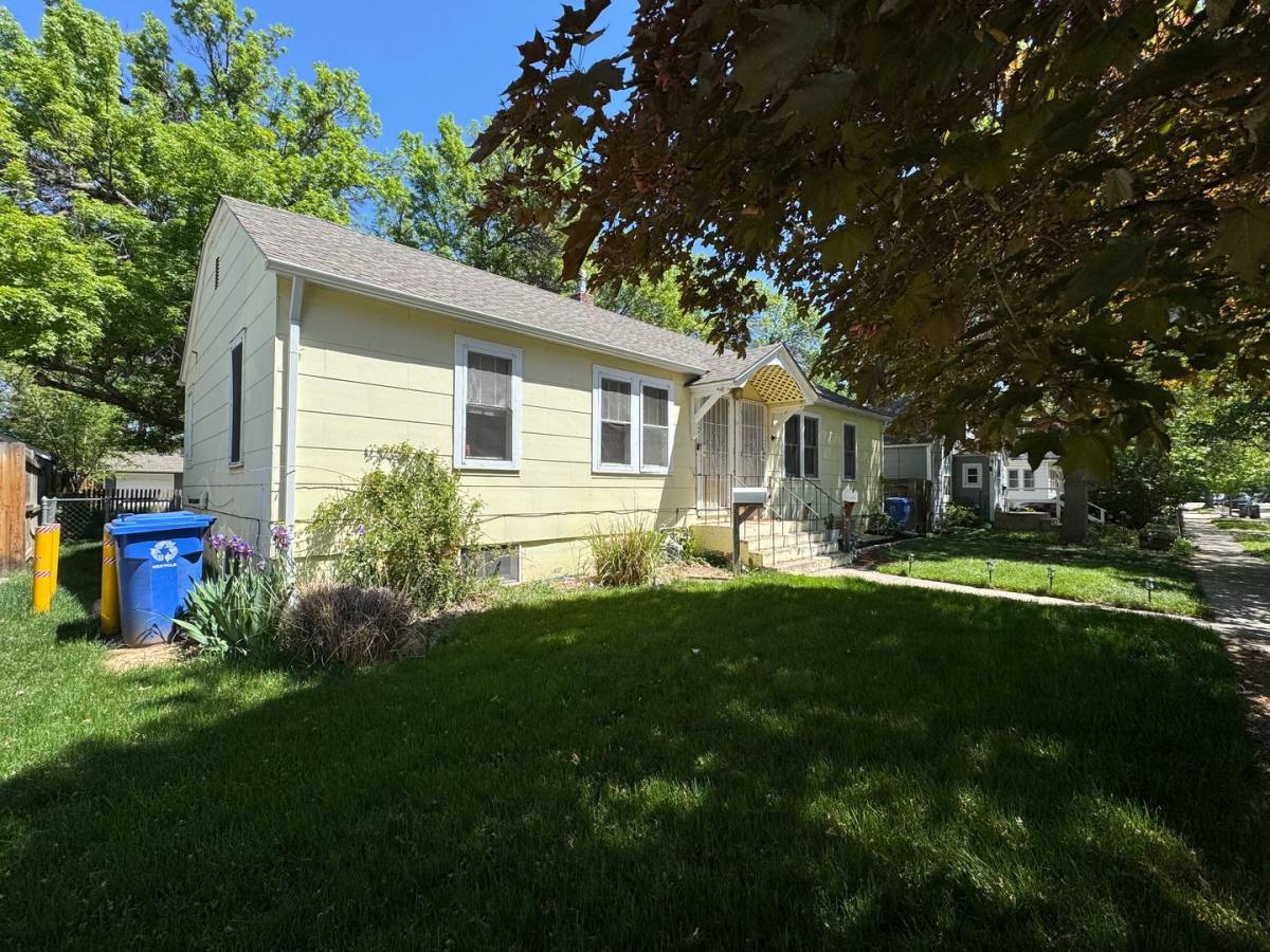Townhouse for rent at 1121 E 2nd St, Loveland, CO 80537