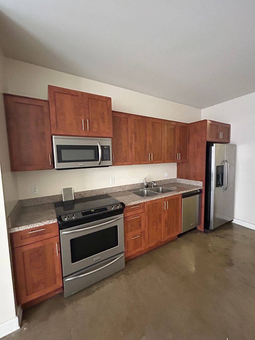 Apartment for rent at 315 W 5th St, Los Angeles, CA 90013