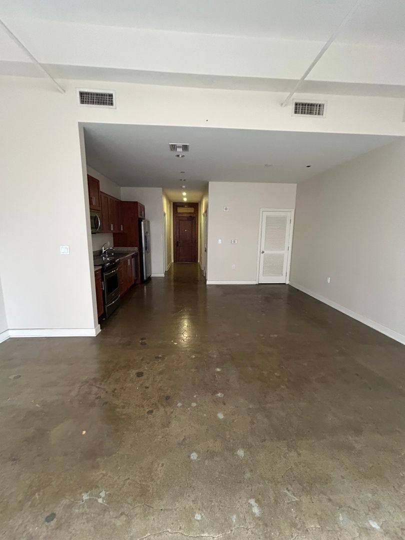 Apartment for rent at 315 W 5th St, Los Angeles, CA 90013
