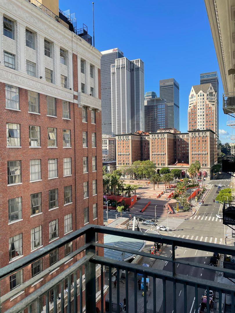 Apartment for rent at 315 W 5th St, Los Angeles, CA 90013