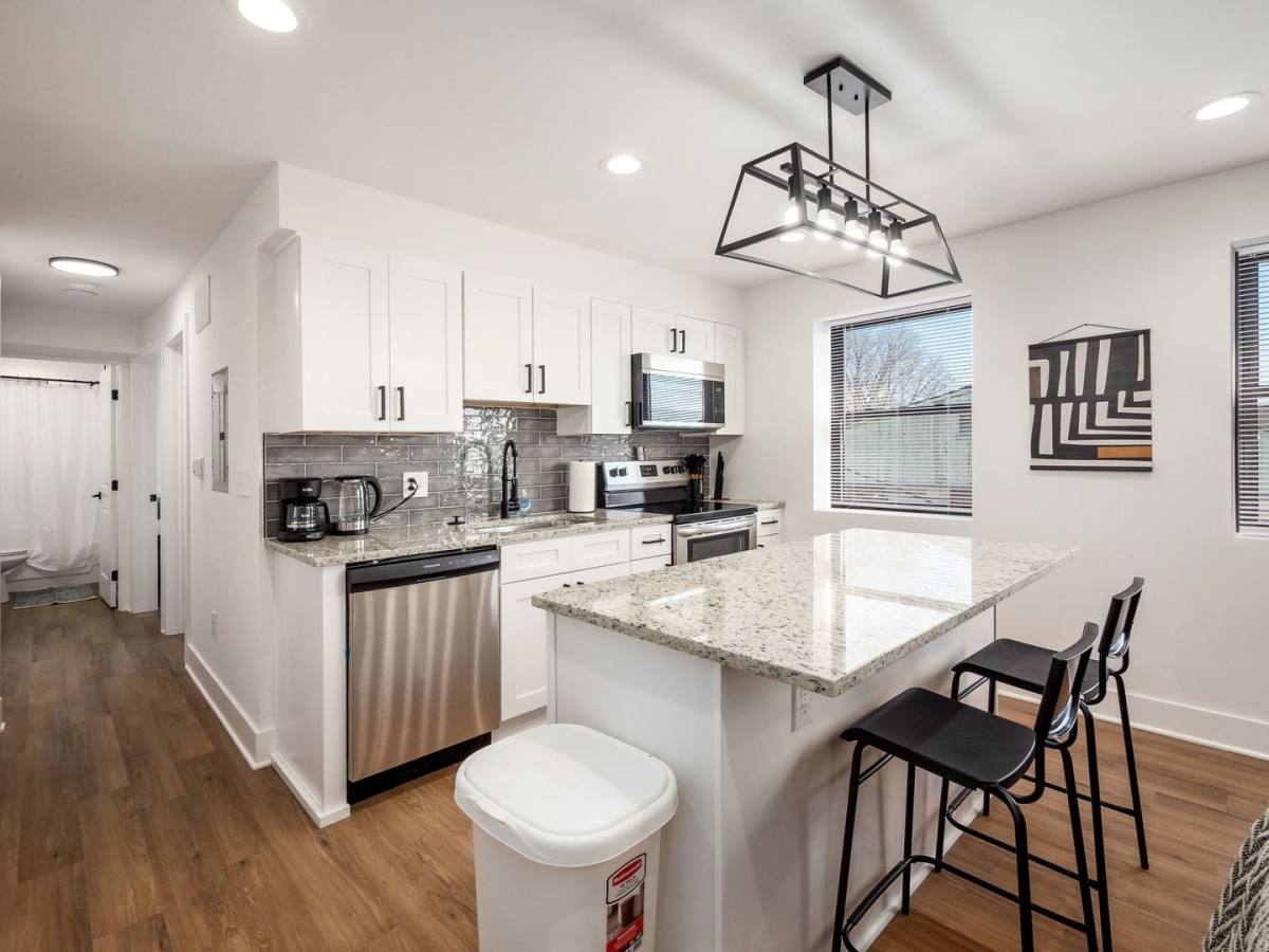 Apartment for rent at 1656 E Livingston Ave, Columbus, OH 43205