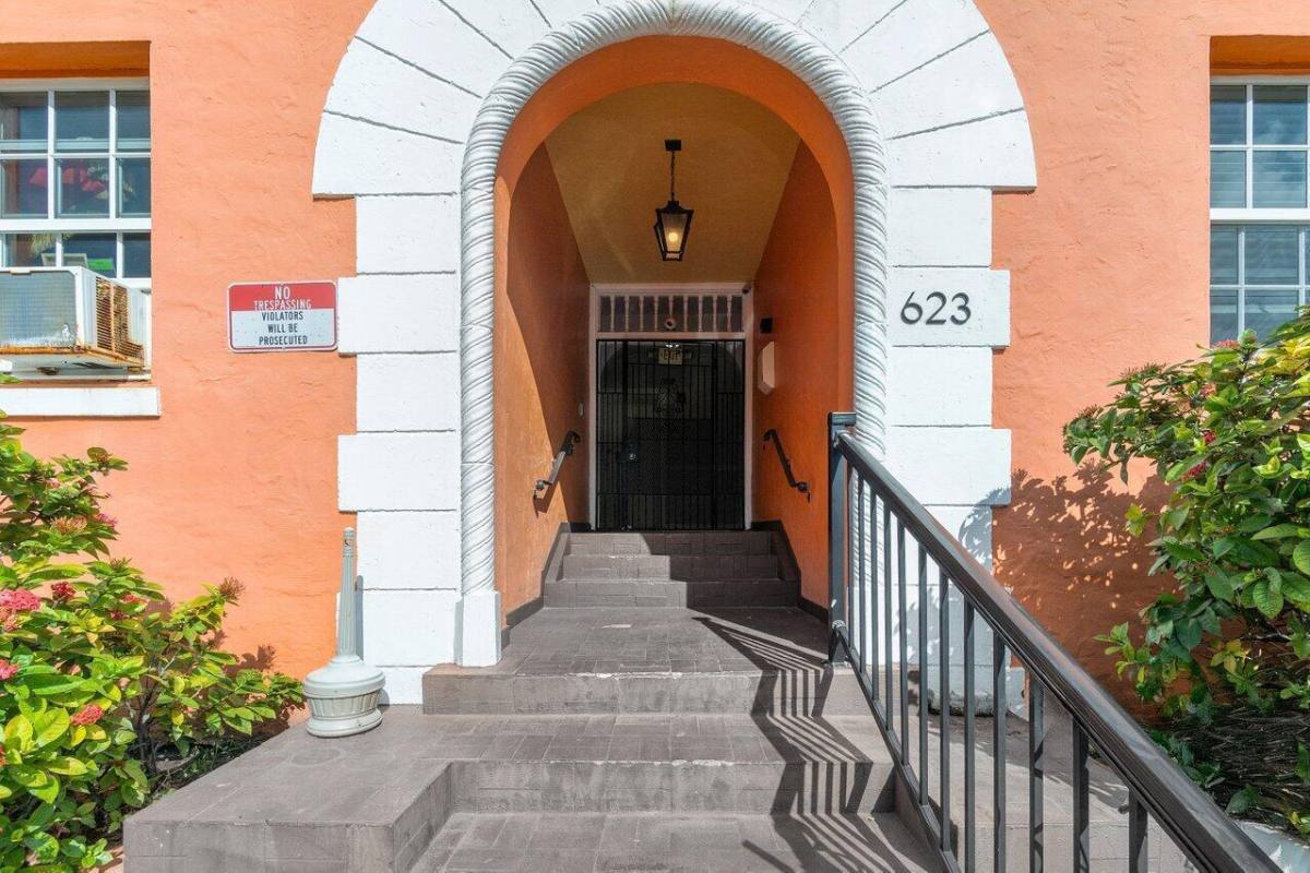 Apartment for rent at 623 Park Place, West Palm Beach, FL 33401
