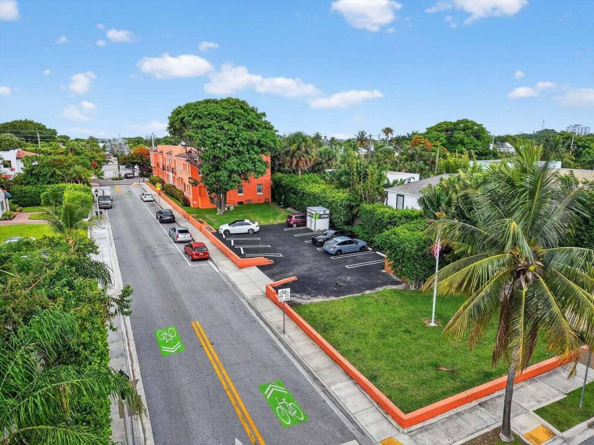 Apartment for rent at 623 Park Place, West Palm Beach, FL 33401