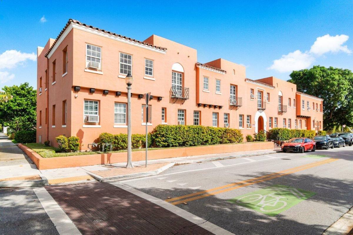 Apartment for rent at 623 Park Place, West Palm Beach, FL 33401