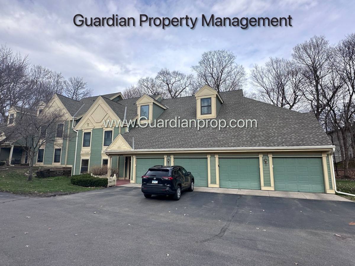 Townhouse for rent at 15800 26th Ave N, Minneapolis, MN 55447