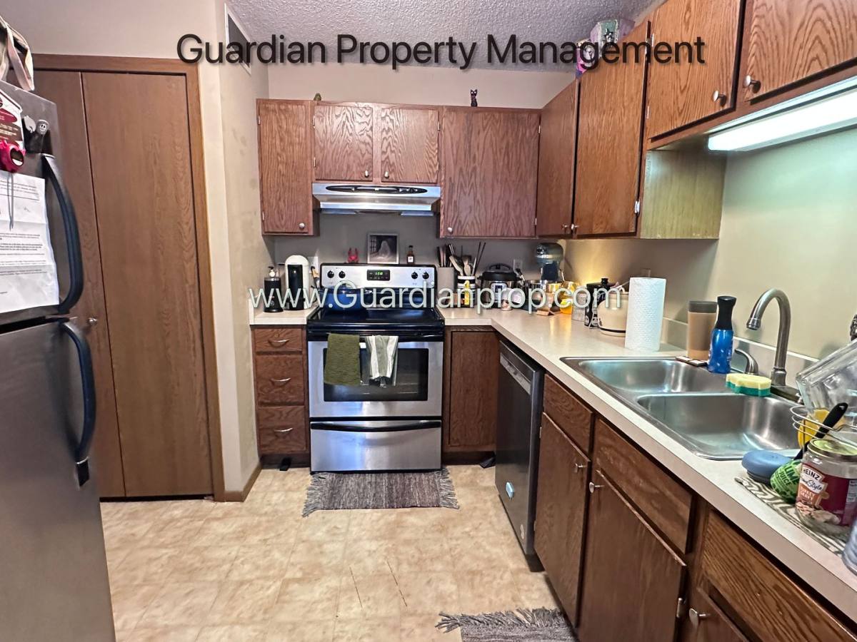 Townhouse for rent at 15800 26th Ave N, Minneapolis, MN 55447