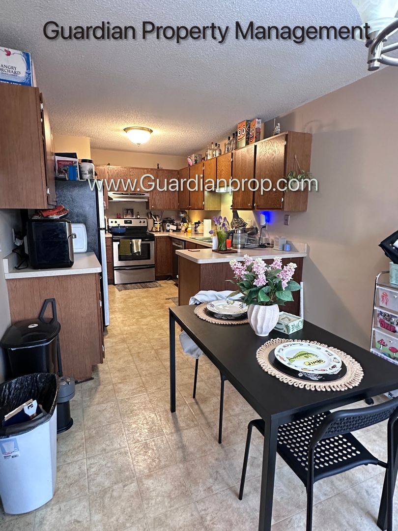 Townhouse for rent at 15800 26th Ave N, Minneapolis, MN 55447