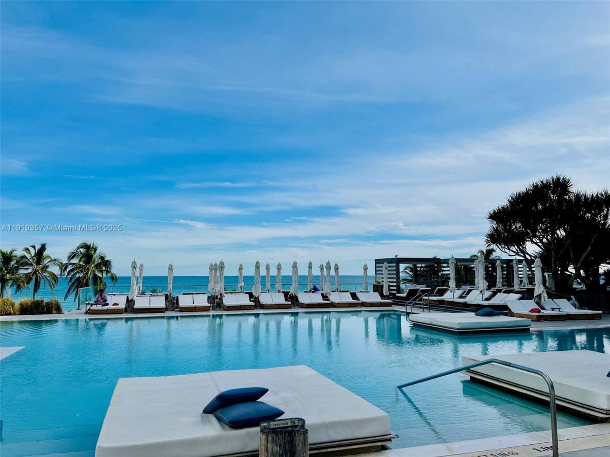 Apartment for rent at 2301 Collins Ave #1512, Miami Beach, FL 33139