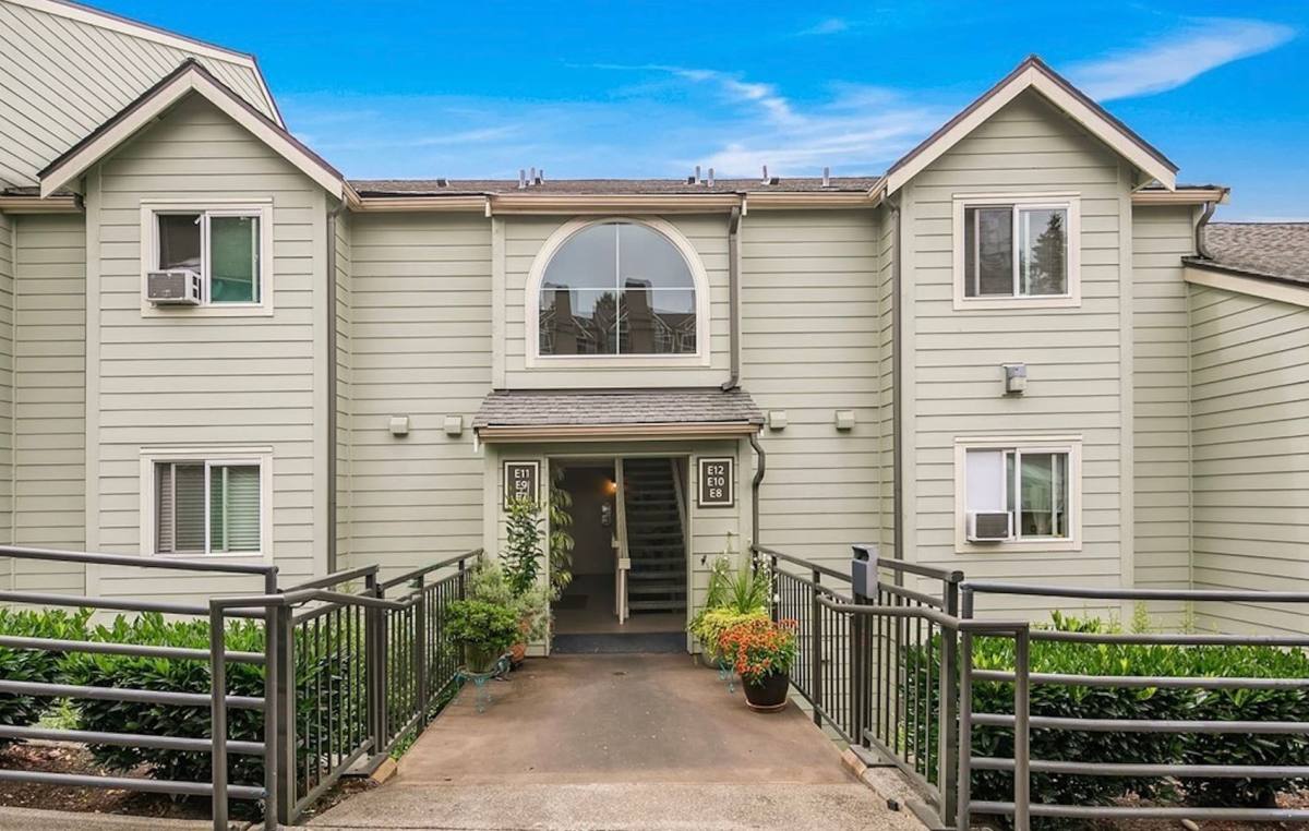 Condo for rent at 3819 130th Lane SE, Bellevue, WA 98006