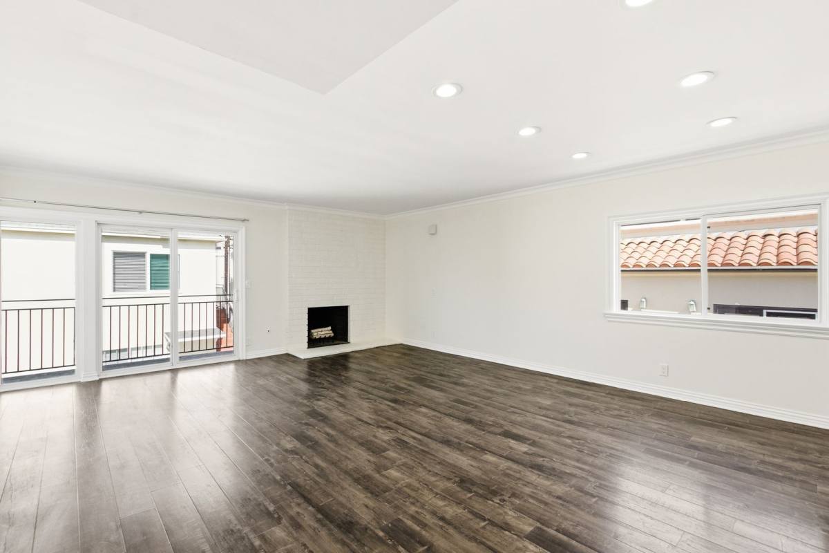 Apartment for rent at 833 15th St, Santa Monica, CA 90403