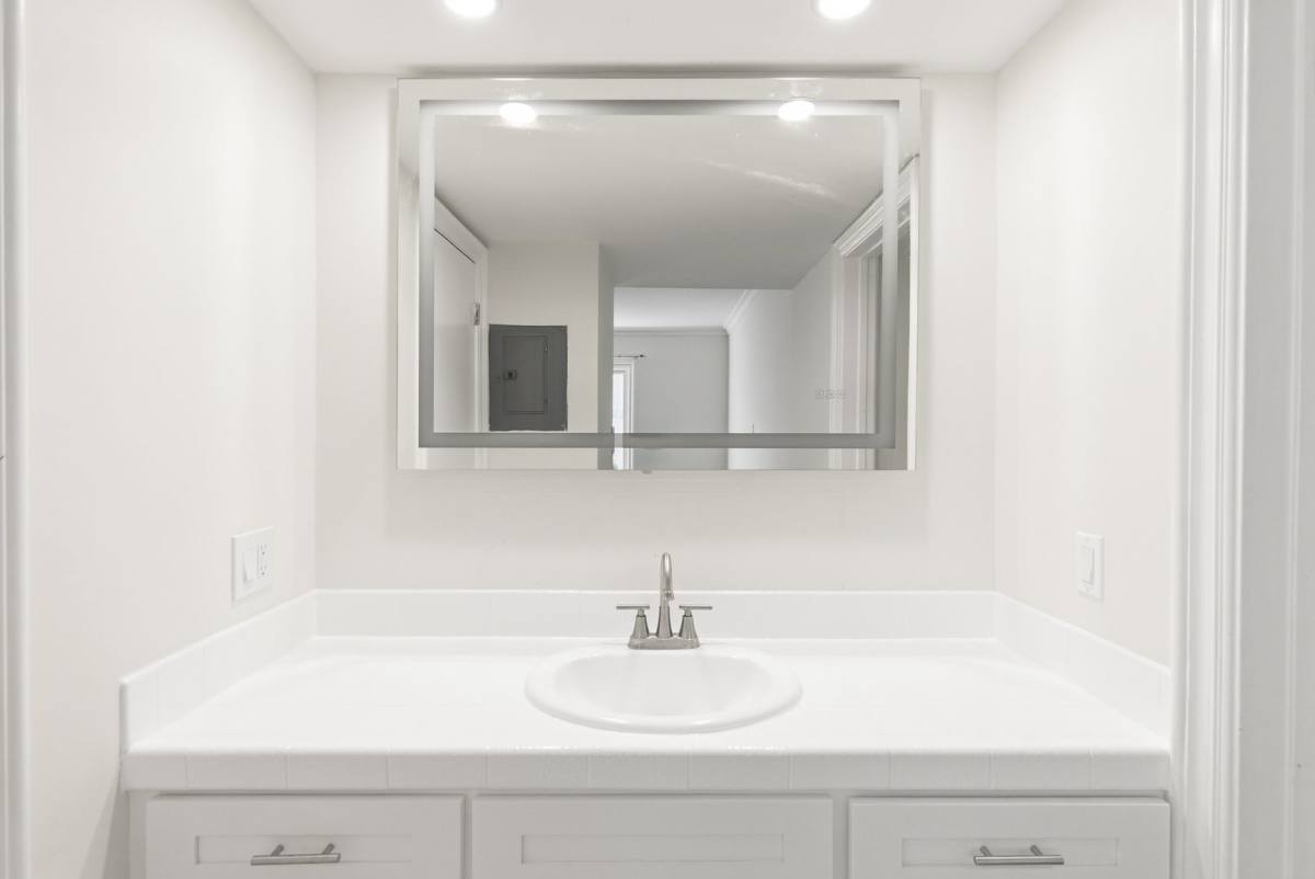 Apartment for rent at 833 15th St, Santa Monica, CA 90403