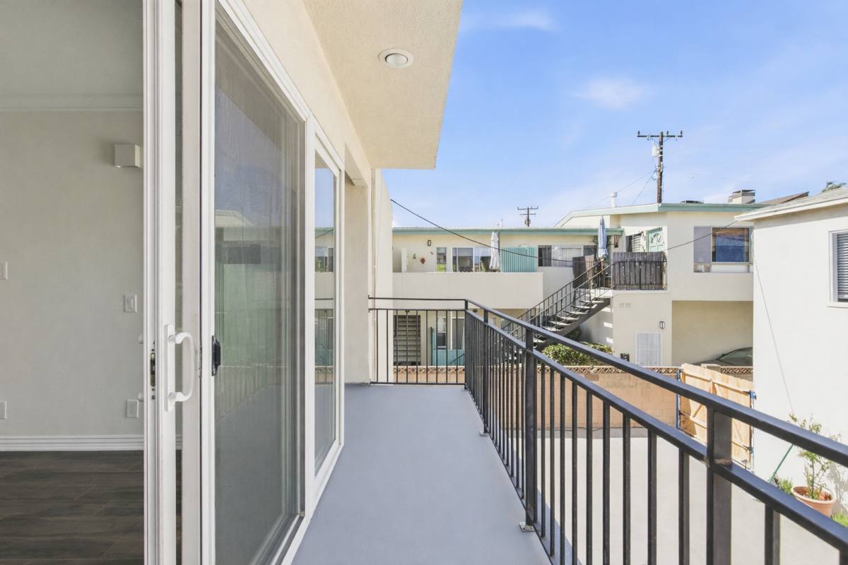 Apartment for rent at 833 15th St, Santa Monica, CA 90403