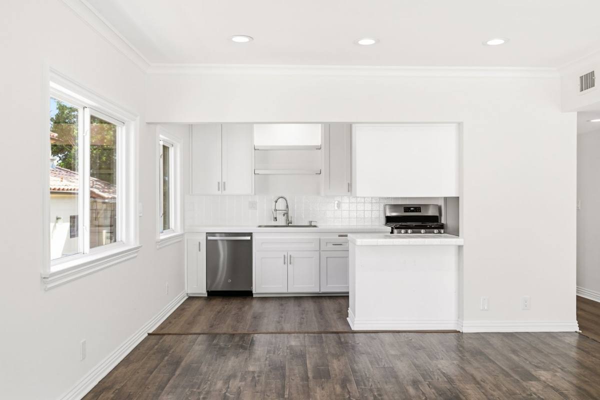 Apartment for rent at 833 15th St, Santa Monica, CA 90403