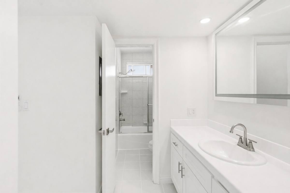 Apartment for rent at 833 15th St, Santa Monica, CA 90403