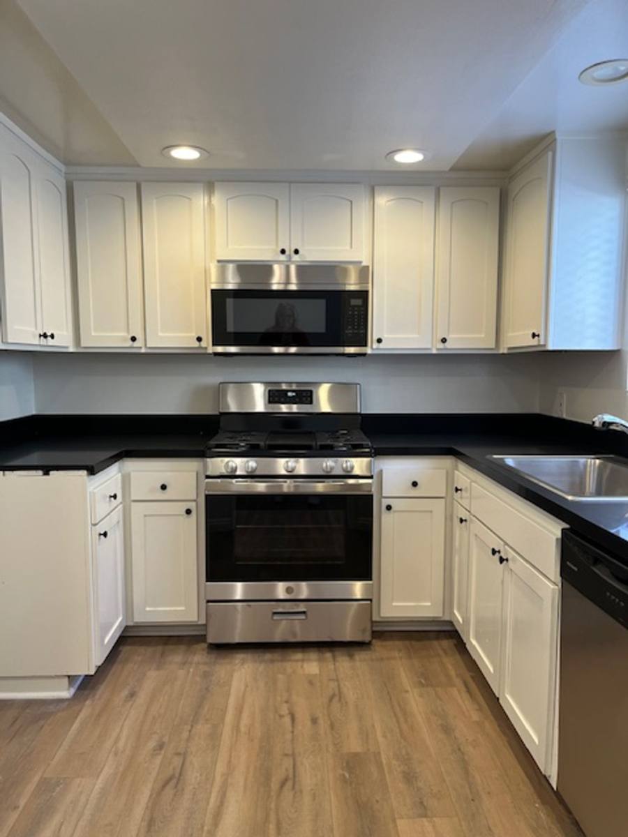 21030 Gresham St, Canoga Park, CA 91304 - Apartment for Rent - Image 8