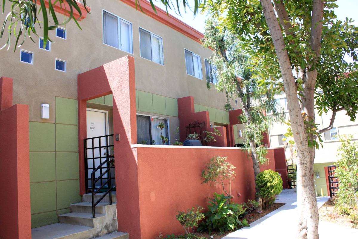 21030 Gresham St, Canoga Park, CA 91304 - Apartment for Rent - Image 3