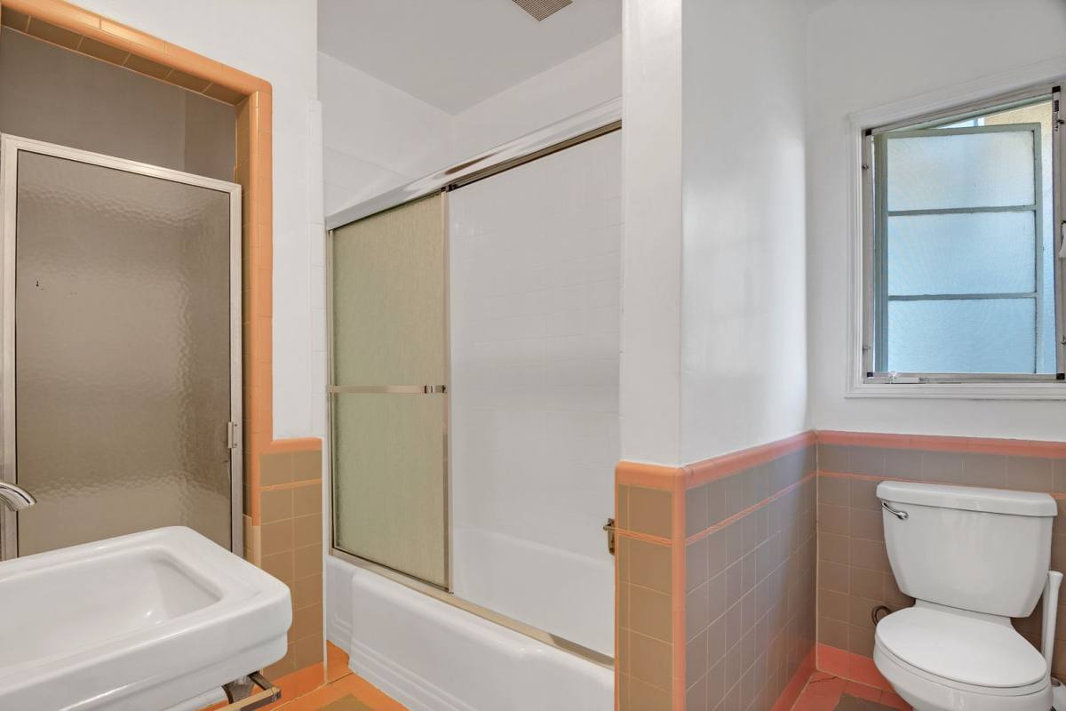 Apartment for rent at 651 Midvale Ave, Los Angeles, CA 90024