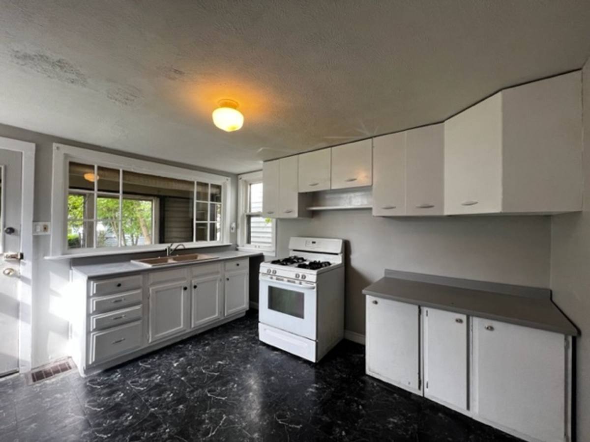 House for rent at 1100 5th St SW, Canton, OH 44707