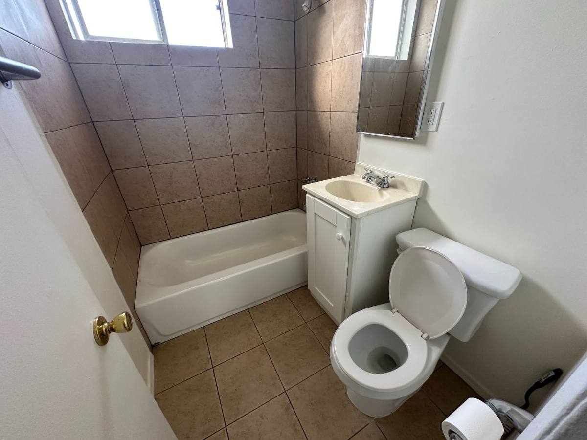 Apartment for rent at 1533 E 51st St, Los Angeles, CA 90011